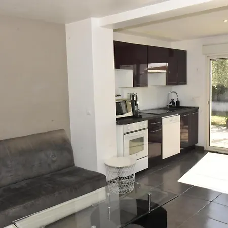 Bas De Tropicale Apartman